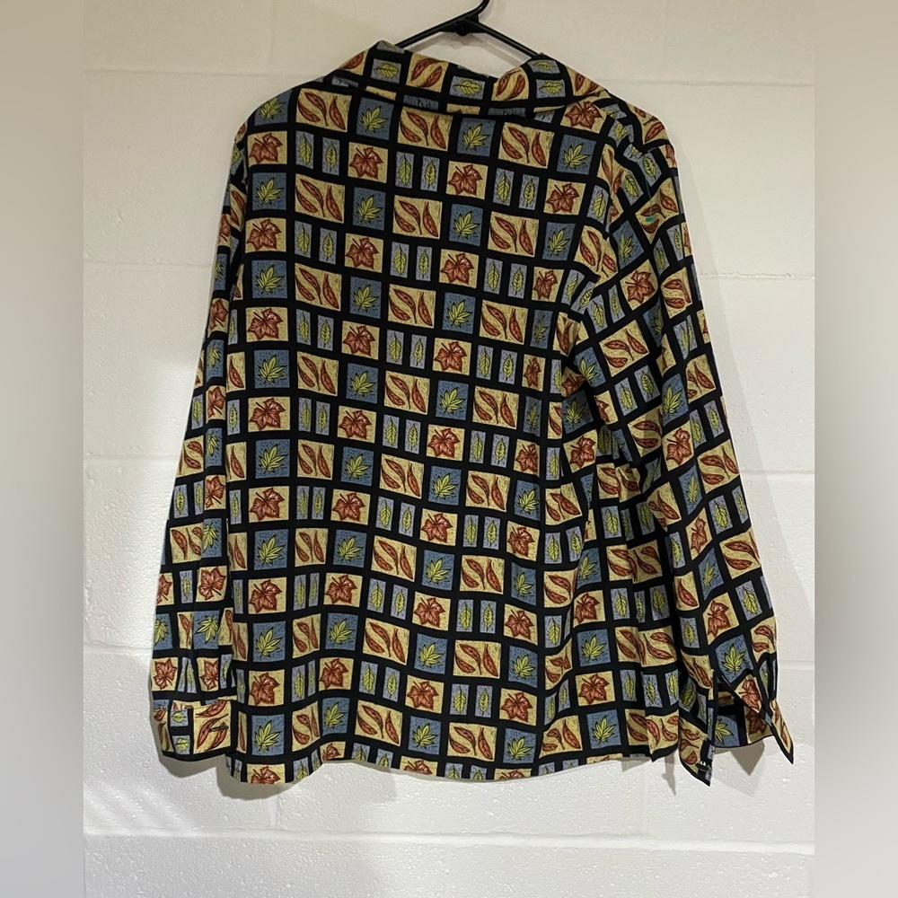 Fall leaves button down large - Picture 2 of 4